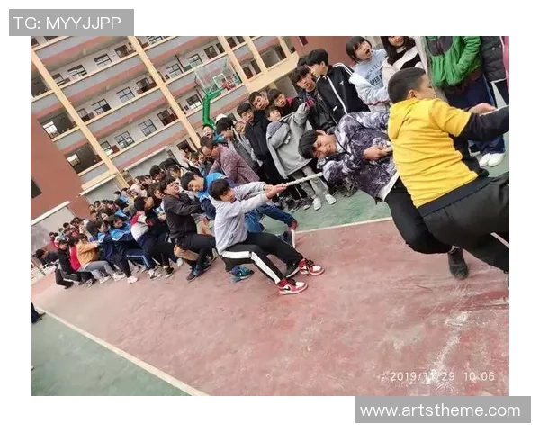 街头足球秀模仿明星球技挑战展现个人风采与激情